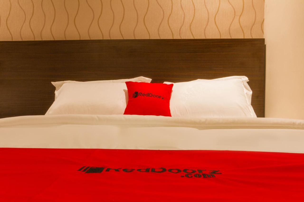 Reddoorz Plus @ Dipatiukur Bandung Exterior photo