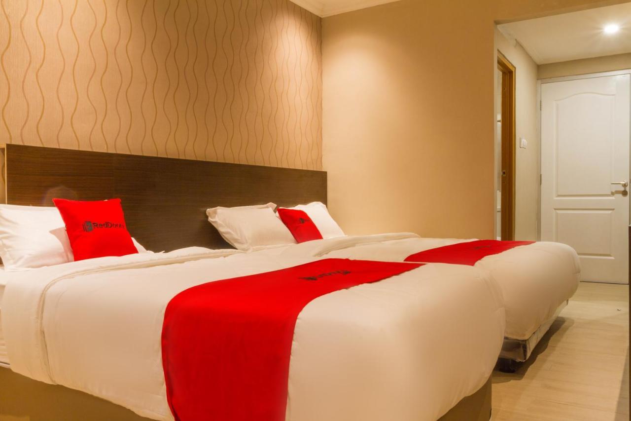 Reddoorz Plus @ Dipatiukur Bandung Exterior photo